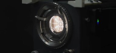 Özel bir araştırma aracı kesin bir şebekeyi aydınlatır.