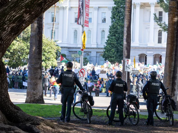Polis, protestoya izin verdi