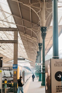 Portekiz, Porto 'daki So Bento Tren İstasyonu' nda Tren Platformu.