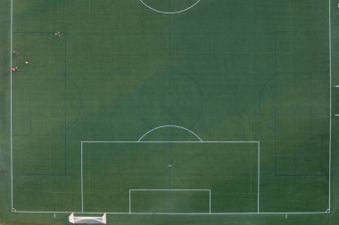 Yukarıdan görünen futbol sahası