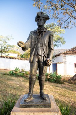 Tarihi sömürgelerde Tiradentes heykelinin güzel manzarası