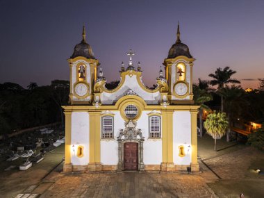 Tarihi sömürge kasabası kilisesine güzel bir hava manzarası