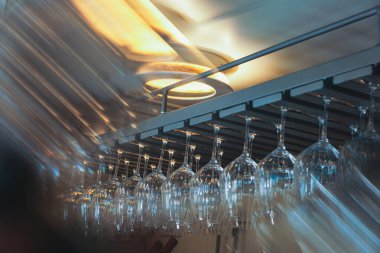 Restoranın hayatı gözlüklerin yansıması..