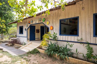 Nehir kenarındaki çocuklar için okul Santo Antnio