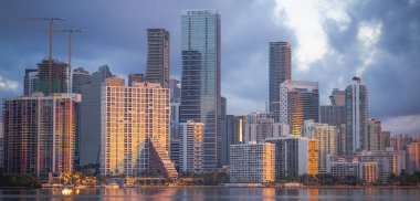 Panoramik Şehir Altın Saatte Skyline