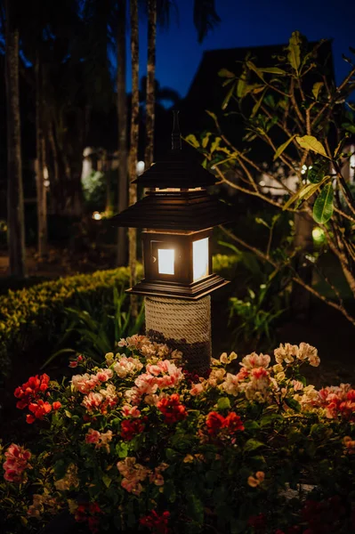 Koh Chang, Tayland 'da Gece Işıklı Bahçe Feneri