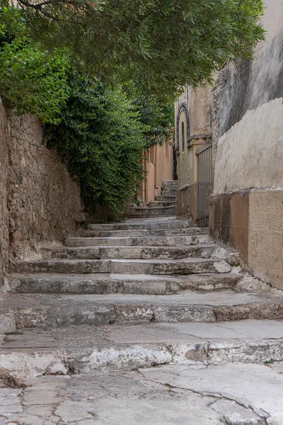 Eski Atina bölgesinin mimarisi Plaka