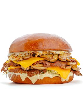 Ekmek ve peynirli büyük bir mantar burger.