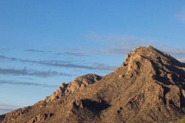 Rocky engebeli dağlık çöl manzarası