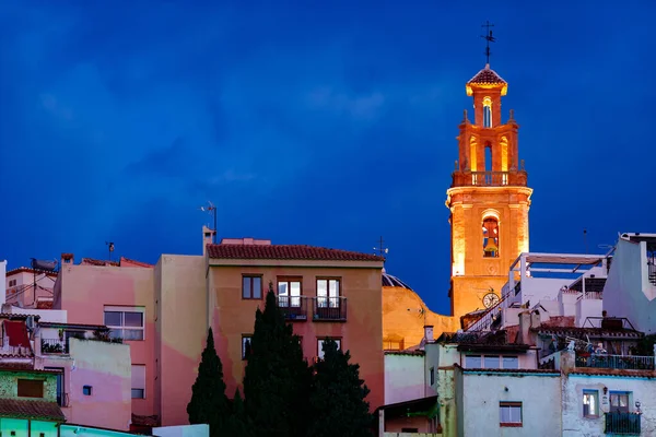 Akdeniz Köyü Skyline ve Gece Kilisesi