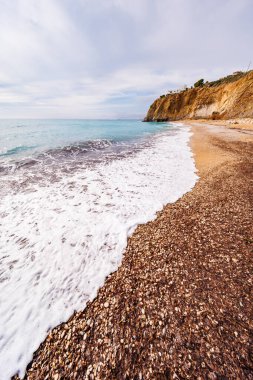 Dalgalar ve Kayalıkların Dikey Perspektifi