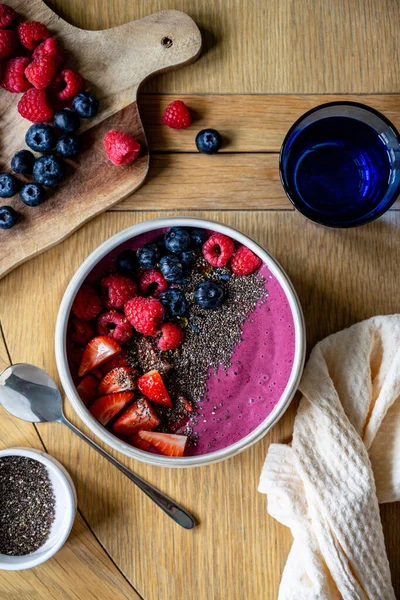 Kahvaltılık meyve suyu, Chia ve taze meyveli.