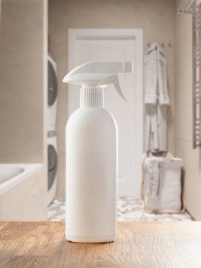 Banyo temizleme ürünleri şişeleri