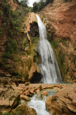 Meksika, Oaxaca ormanındaki Apoala şelalesinin manzarası.