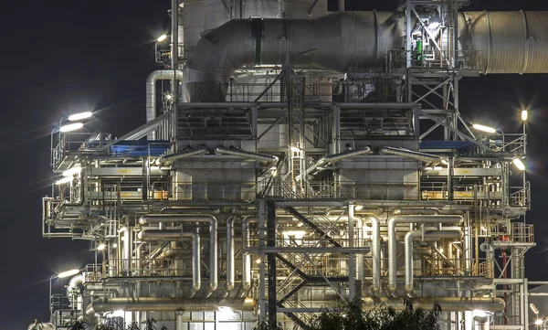 Oil refinery at twilight. — Stock Photo, Image