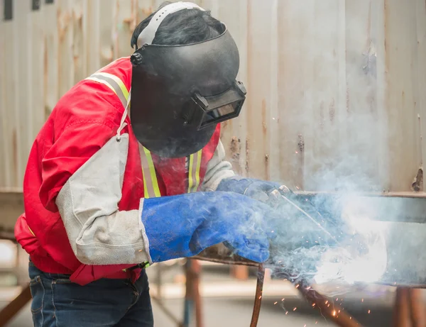 Soldador están trabajando . — Foto de Stock