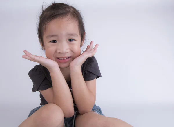 Little Asian girls are smiling. — Stock Photo, Image
