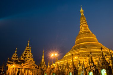 shwedagon pagoda akşam