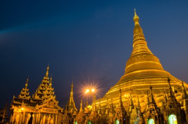 shwedagon pagoda akşam