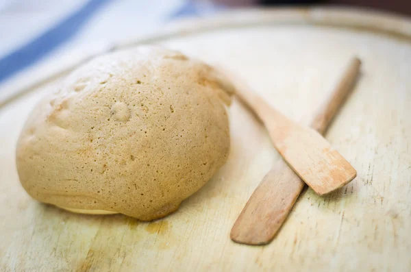 Nahaufnahme Von Kaffeebrot Auf Holzteller — Stockfoto