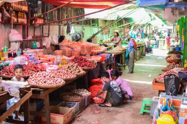 Syriem, Myanmar, Mar 2: baharat sho çalışma undentified Çift