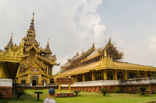 Kamabawzathardi golden palace under repairpalace under reparation — Stockfoto
