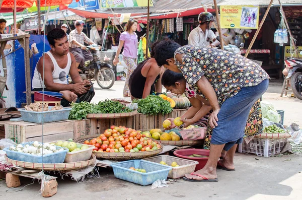 Syriem, Myanmar, Mar 2: sebze, satın alma undentified Çift — Stok fotoğraf