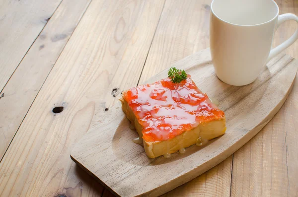 Fancy toast met jam topping — Stockfoto