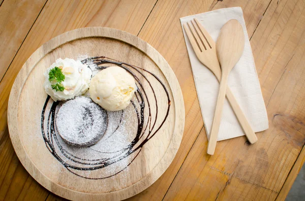 Lava de chocolate servir con helado — Foto de Stock