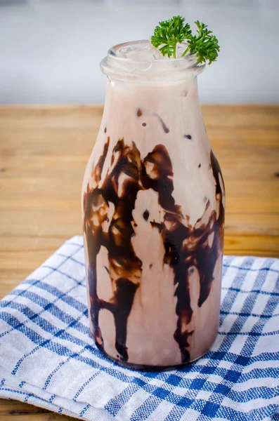 Chocolat glacé en verre bouteille — Photo