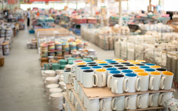 Toptan satış için kullanılabilir renkli seramik kupa.