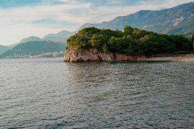 Bir yarımadası olan Adriyatik Denizi 'nde bir körfez