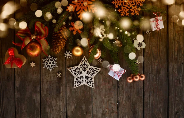Weihnachts Und Neujahrskarte Mit Baumschmuck Schneeflocken Geschenke Und Kugeln Auf Stockbild