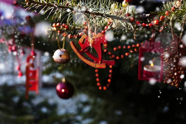 Süslü Noel Ağacı. Kış tatili geçmişi.