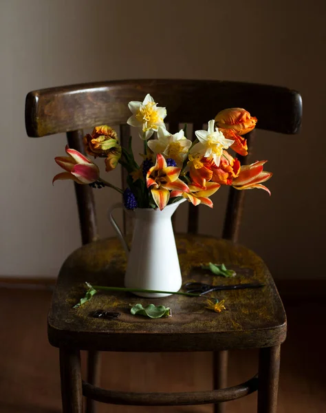 Bouquet Spring Flowers Tulips Daffodils Jug Standing Chair — Stock Photo, Image