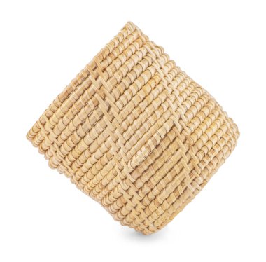 boş bir sepet beyaz arkaplanda izole edilmiş