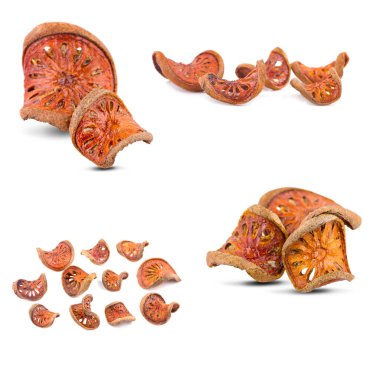 Beyaz arka planda kurutulmuş balya meyveli çay.