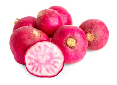 Küçük turp, beyaz arka planda izole edilmiş.