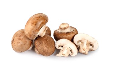Beyaz arka planda izole edilmiş taze şampiyon mantarları