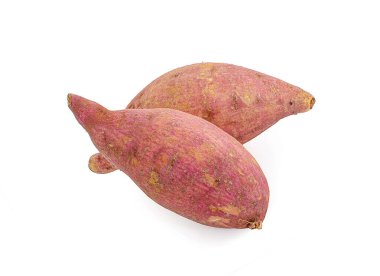 Beyaz arka planda izole edilmiş tatlı patates