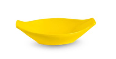 Beyaz arkaplanda izole edilmiş sarı kase