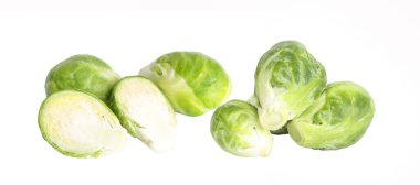 Beyaz arka planda taze Brüksel lahanası