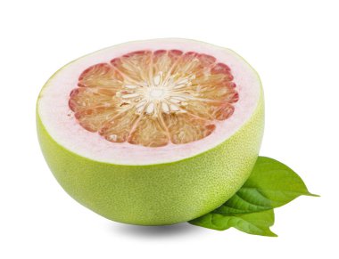 Beyaz arkaplanda yaprakları olan Pomelo narenciye.. 