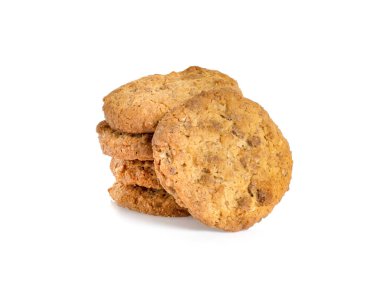 Beyaz arka planda yulaflı kurabiyeler ve mısır gevrekleri.