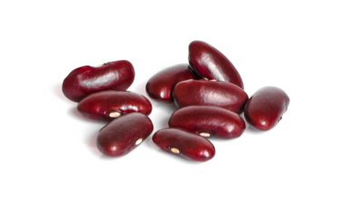 Kırmızı fasulye beyaz arka planda izole edilmiş