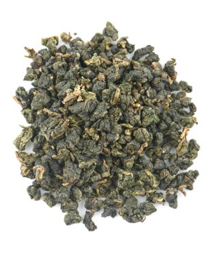 Beyaz arka planda Oolong çayı. Üst Manzara. Kapat.. 