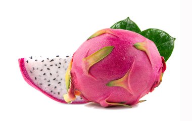Ejderha meyvesi (Pitaya, Pitahaya) beyaz arka planda izole edilmiş