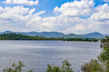 Natrue ve Kaeng Krachan Petcahburi Tayland 'daki su sisi.
