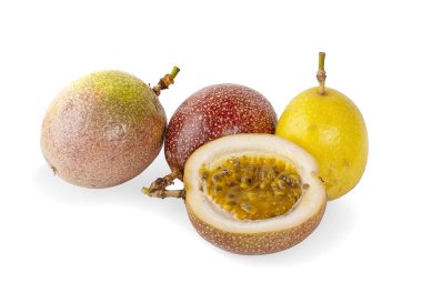 Tutku meyvesi, beyaz arka planda izole edilmiş.