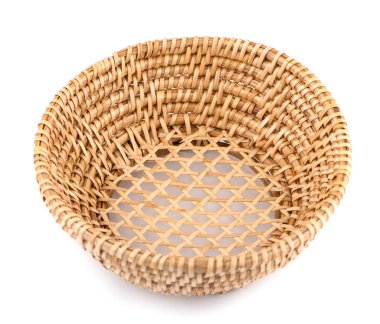 Beyaz arkaplanda boş Hasır Sepet. 